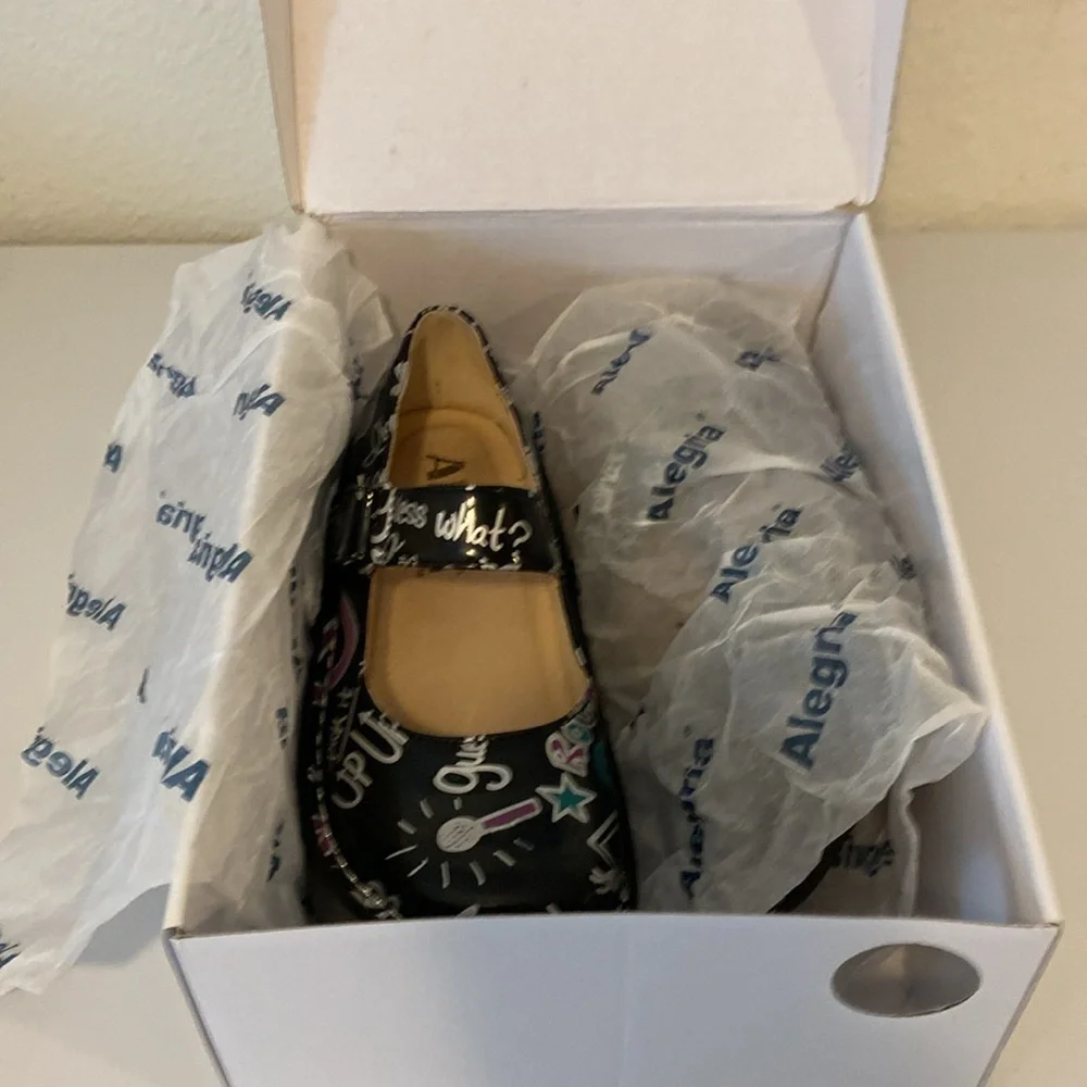 Alegria Rock Star Black Kids Dress Shoes with Patent Leather Finish Size 2